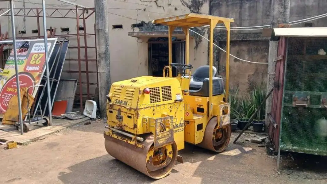 Sakai 2.5 Ton Vibrating Roller 2014 Heavy-Duty (Used)
