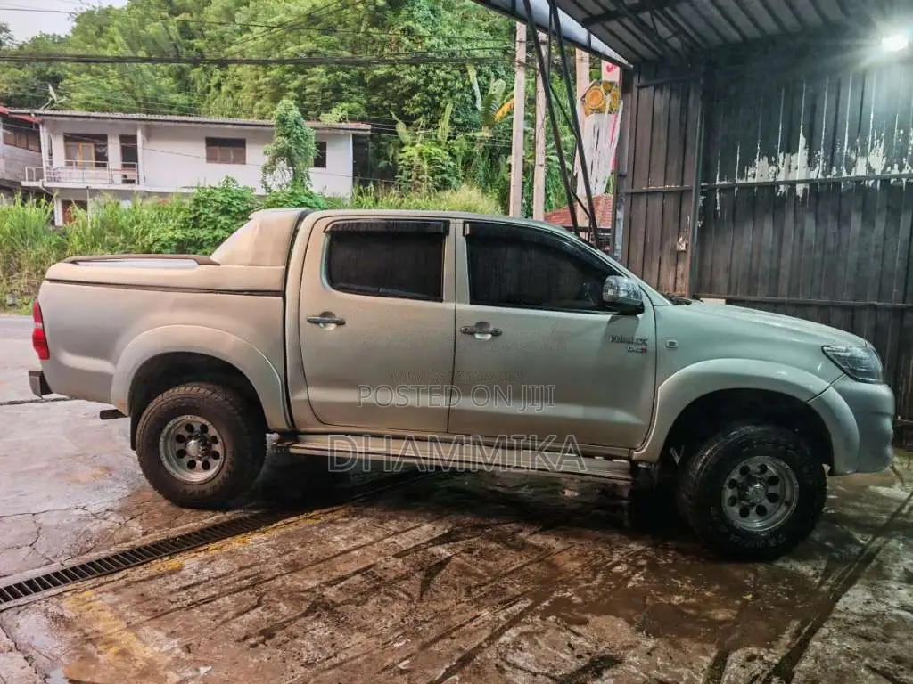 Toyota Hilux 2006 Pickup (Used)