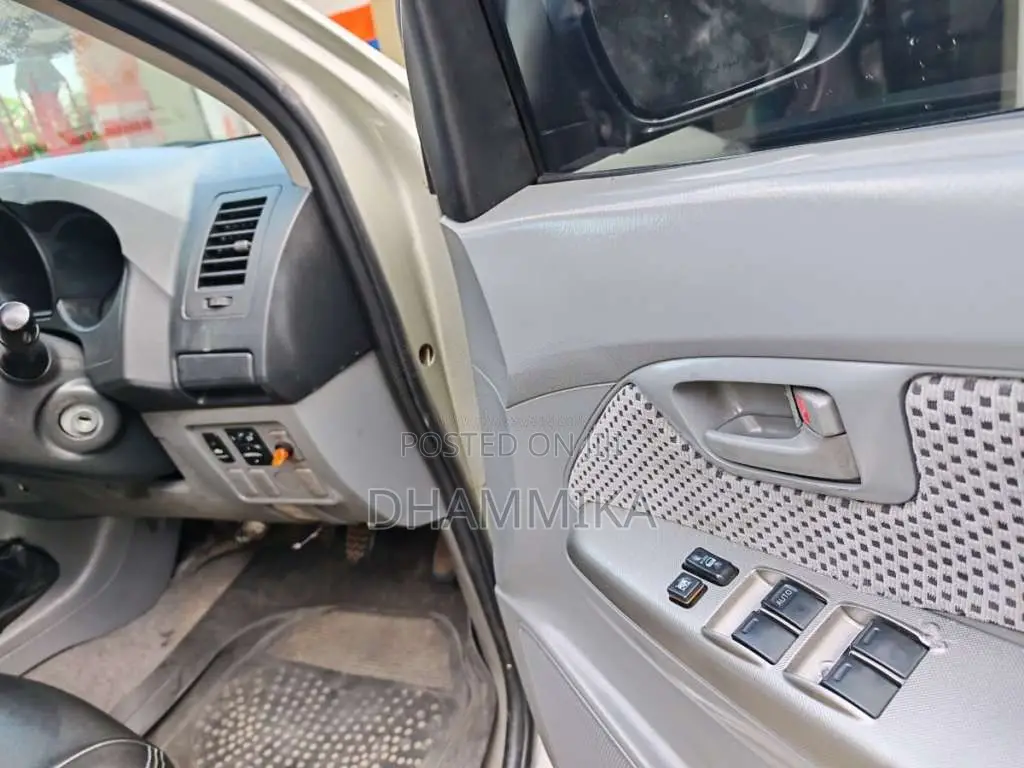 Toyota Hilux 2006 Pickup (Used)