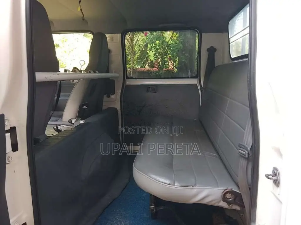 Nissan CrewCab 2002 Crew Cab (Used)