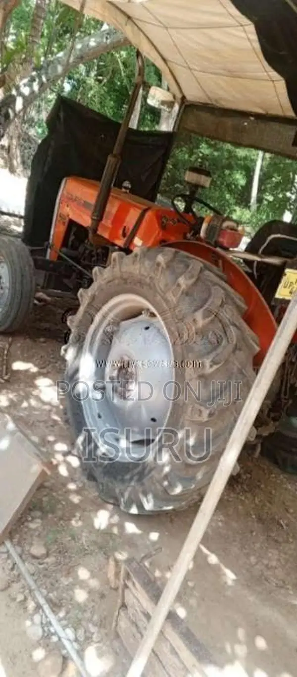 TAFE TAFE 2009 Tractor (Used)