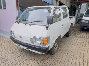 Toyota CrewCab 1983 Crew Cab (Used)