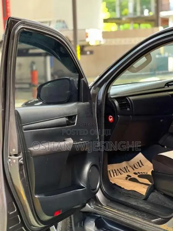 Toyota Hilux 2016 Pickup (Used)