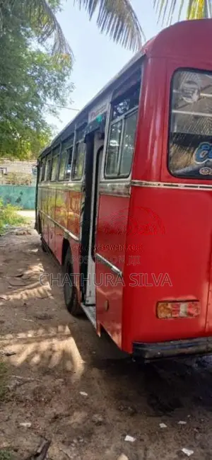 Ashok-Leyland Viking 2005 Bus (Used)