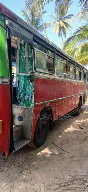Ashok-Leyland Viking 2005 Bus (Used)
