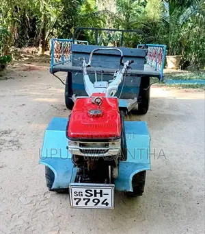 Kubota K700 2002 Tractor (Used)