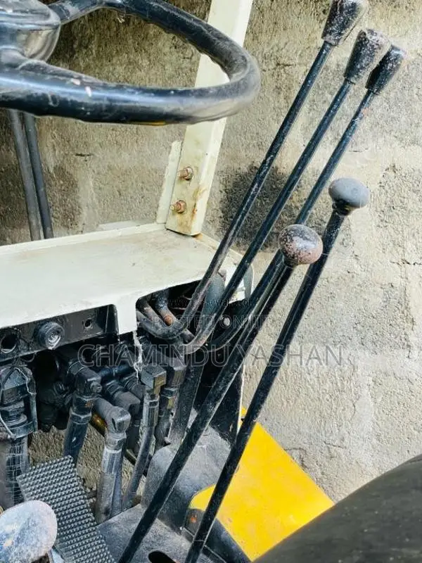 Isuzu Forklift 2015 Heavy-Duty (Used)