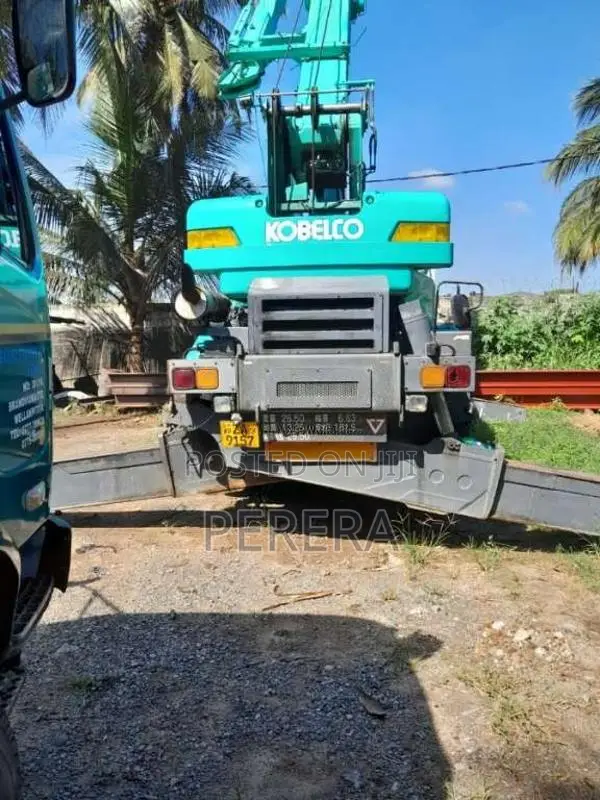 Kobelco 25 Ton Crane 1997 Heavy-Duty (Used)