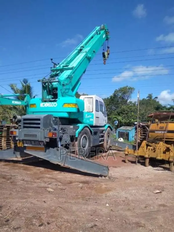 Kobelco 25 Ton Crane 1997 Heavy-Duty (Used)