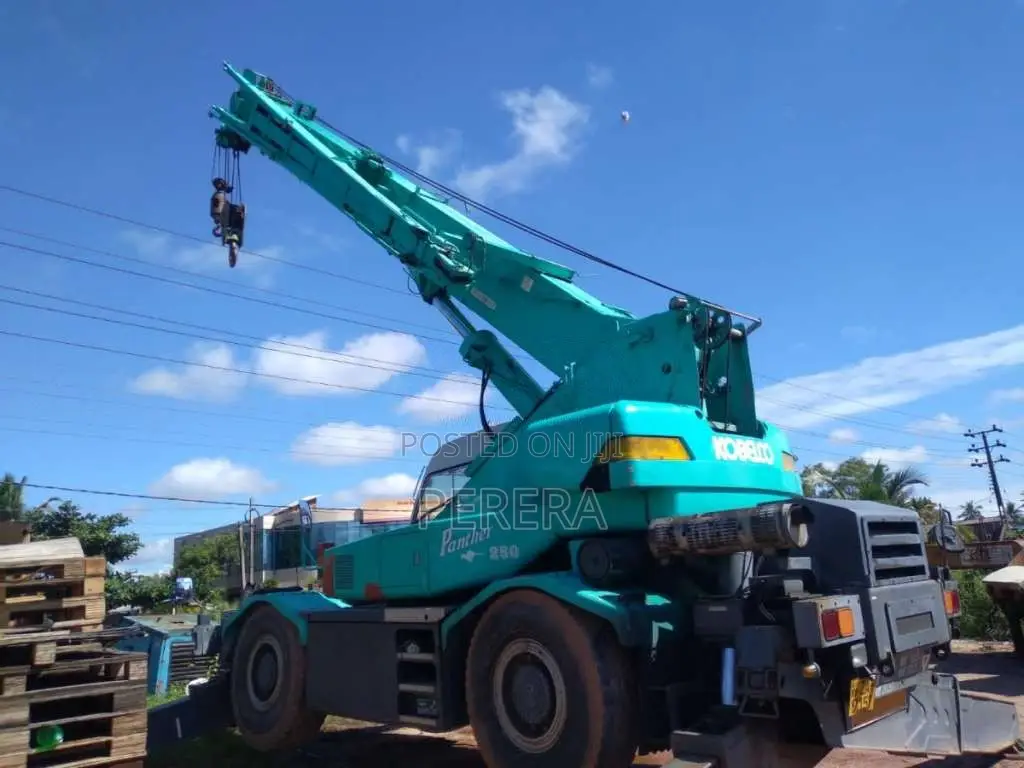 Kobelco 25 Ton Crane 1997 Heavy-Duty (Used)