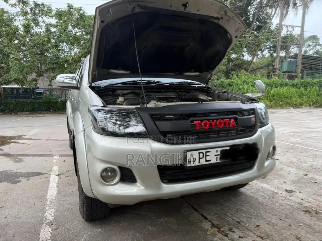 Toyota Hilux 2012 Pickup (Used)
