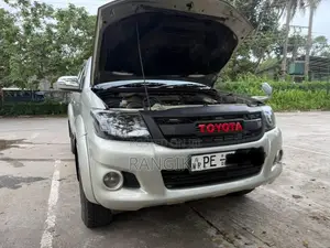 Toyota Hilux 2012 Pickup (Used)