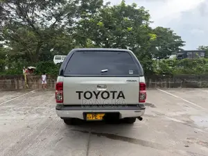 Toyota Hilux 2012 Pickup (Used)
