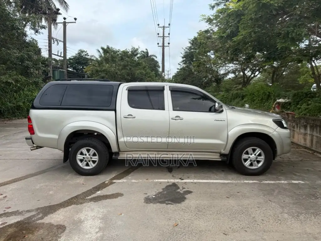 Toyota Hilux 2012 Pickup (Used)