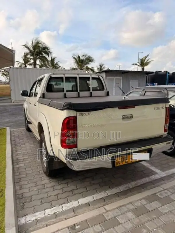 Toyota Hilux 2007 Pickup (Used)