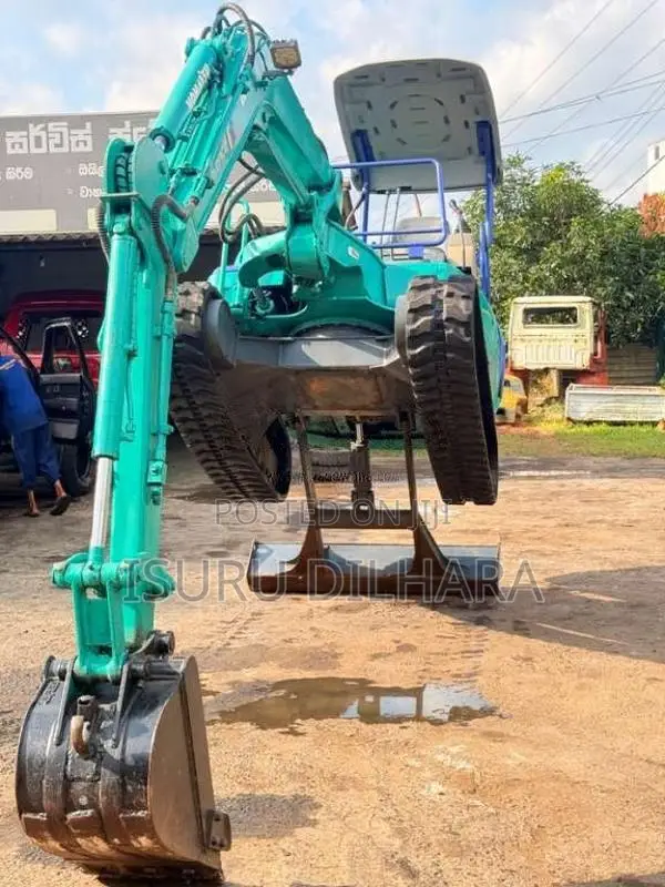 Komatsu Excavator PC 30-8 2005 Heavy-Duty (Used)