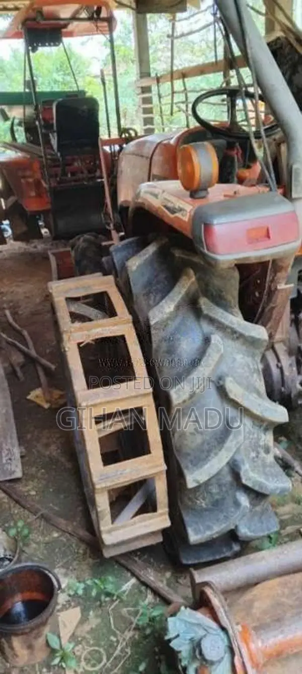 Kubota L4508 2014 Tractor (Used)