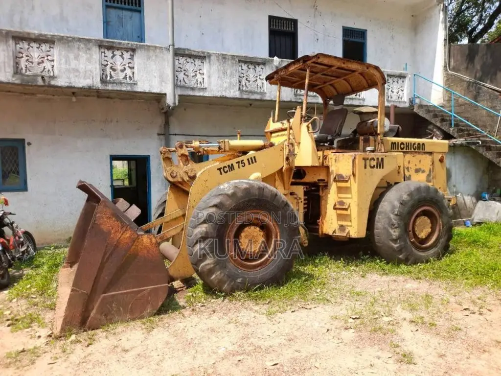 Komatsu TCM 75 Japan Wheel Loader 1989 Heavy-Duty (Used)
