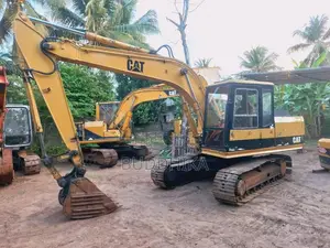CAT E120B Caterpillar 1999 Heavy-Duty (Used)