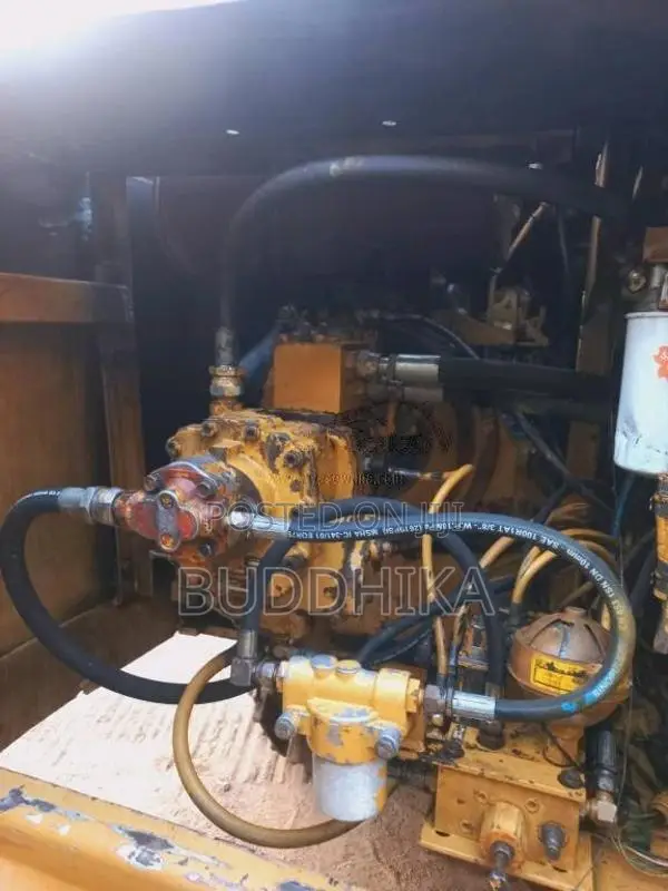 CAT E120B Caterpillar 1999 Heavy-Duty (Used)