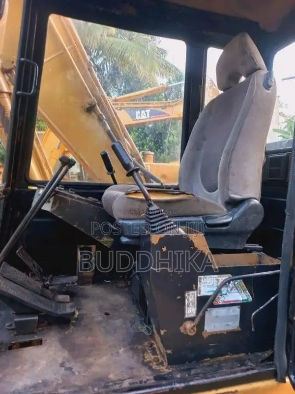 CAT E120B Caterpillar 1999 Heavy-Duty (Used)