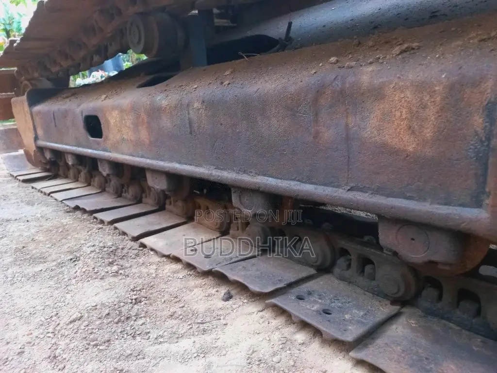 CAT E120B Caterpillar 1999 Heavy-Duty (Used)