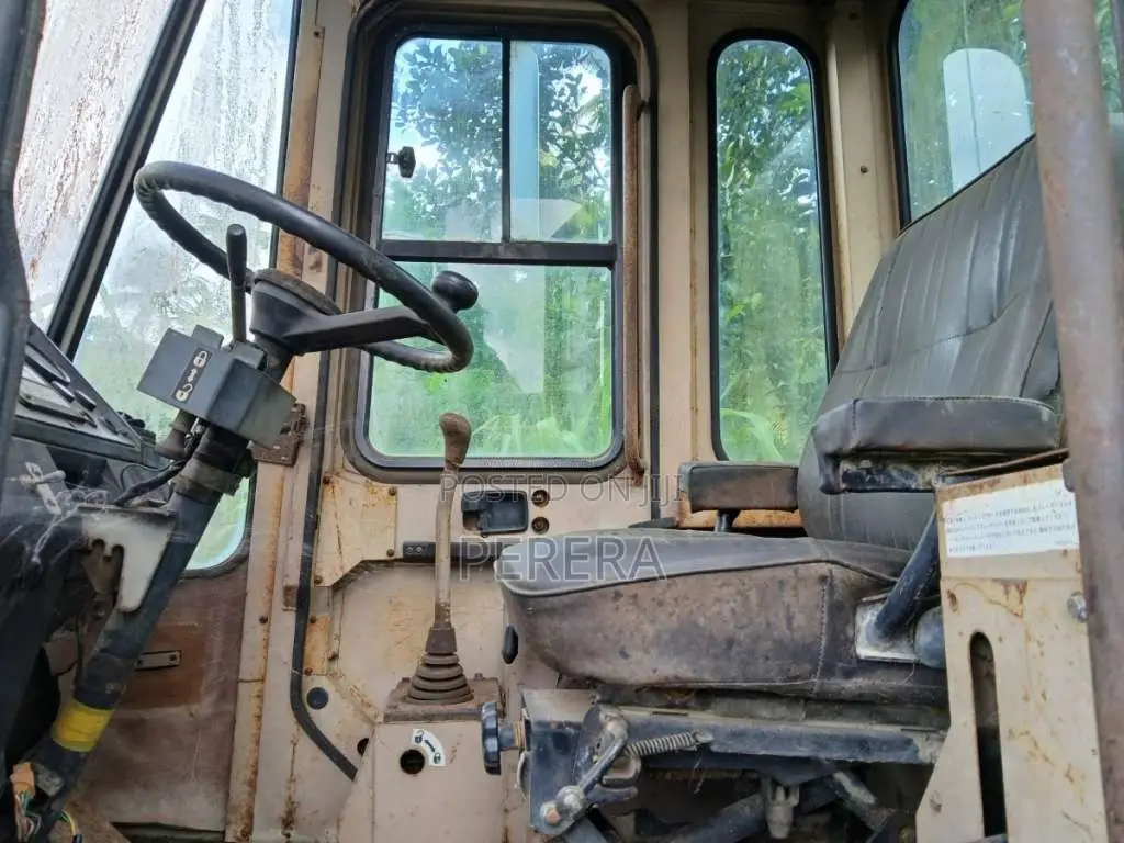 Hitachi LX 80 2014 Heavy-Duty (Used)