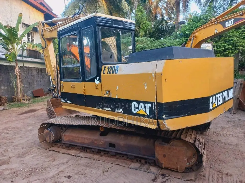 CAT E120B Caterpillar 1999 Heavy-Duty (Used)