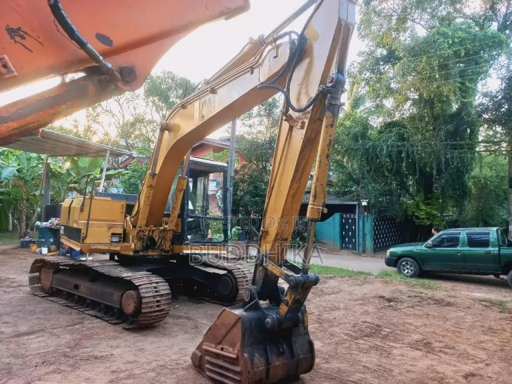CAT E120B Caterpillar 1999 Heavy-Duty (Used)