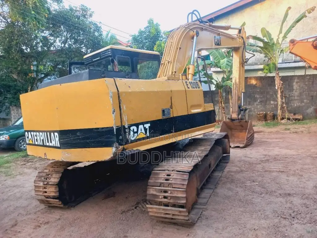 CAT E120B Caterpillar 1999 Heavy-Duty (Used)