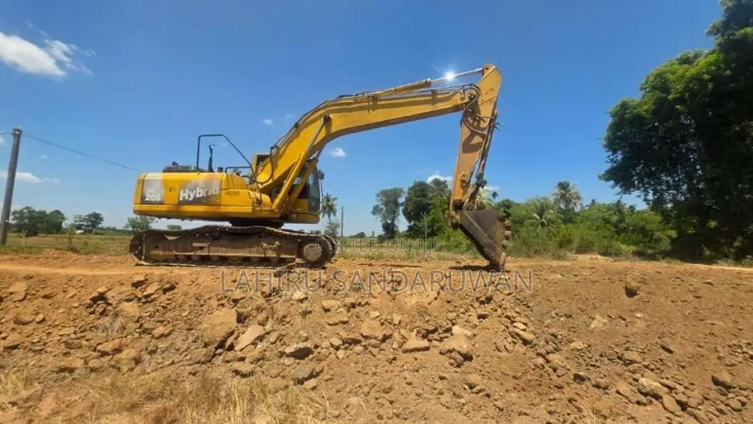 Komatsu Excavator 2013 Heavy-Duty (Used)