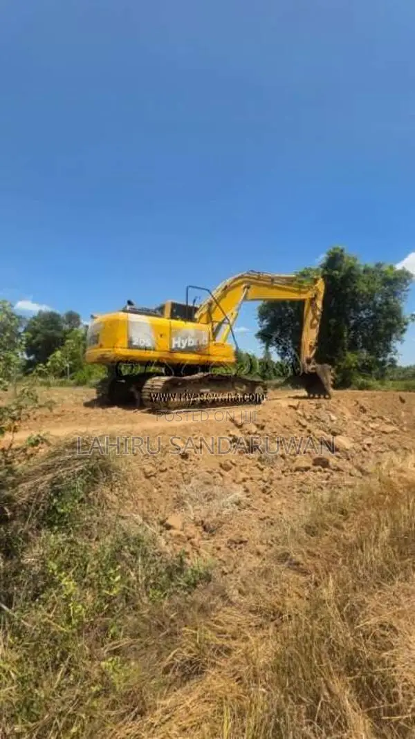 Komatsu Excavator 2013 Heavy-Duty (Used)