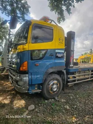 HINO Low Bed 2005 Heavy-Duty (Used)