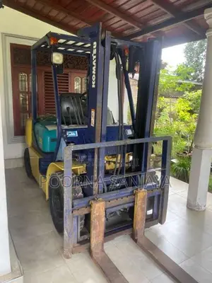 Komatsu Forklift 2015 Heavy-Duty (Used)