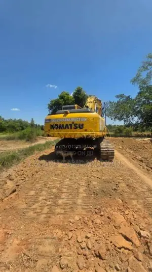 Komatsu Excavator 2013 Heavy-Duty (Used)