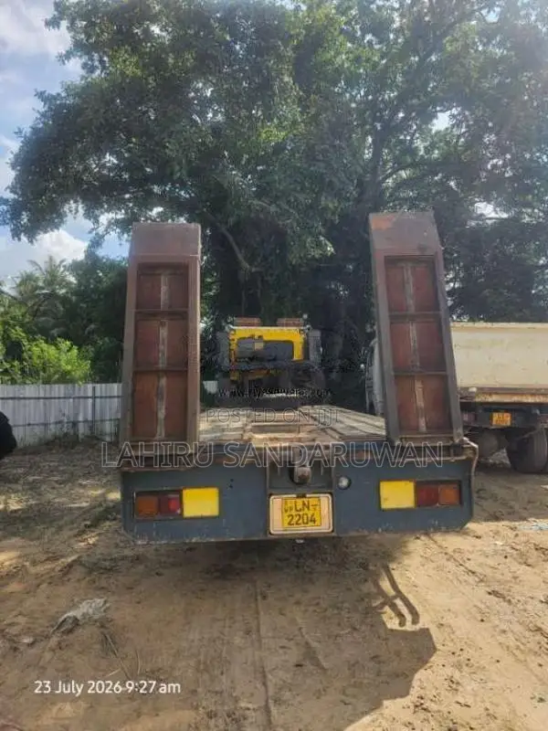 HINO Low Bed 2005 Heavy-Duty (Used)
