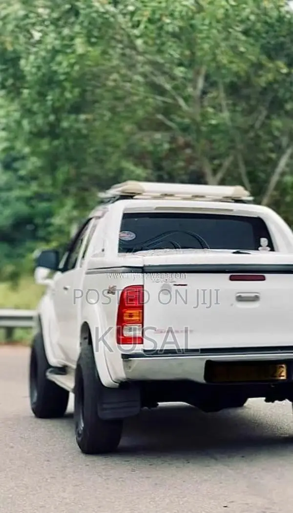 Toyota Hilux 2010 Pickup (Used)