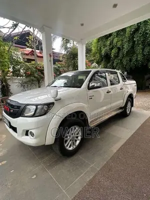 Toyota Hilux Champ 2011 Pickup (Used)