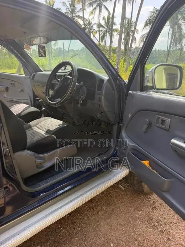 Toyota Hilux 2001 Pickup (Used)