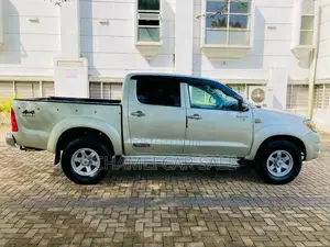 Toyota Hilux 2011 Pickup (Used)
