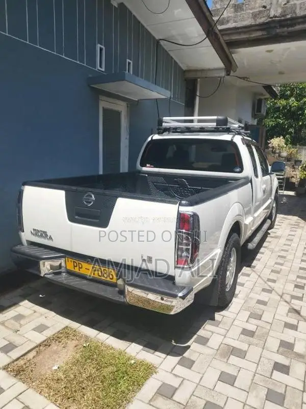 Nissan Navara 2010 Pickup (Used)