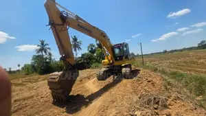 Komatsu Excavator 2013 Heavy-Duty (Used)