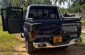 Toyota Hilux 2001 Pickup (Used)
