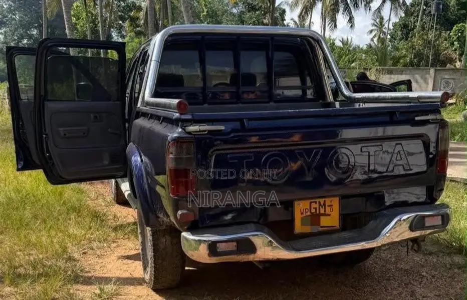 Toyota Hilux 2001 Pickup (Used)