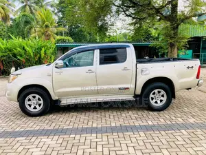 Toyota Hilux 2011 Pickup (Used)