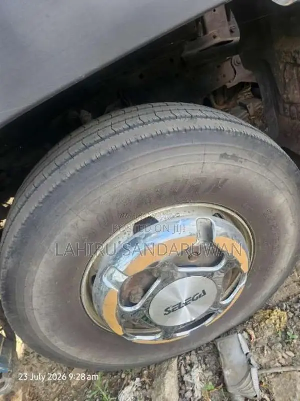 HINO Low Bed 2005 Heavy-Duty (Used)