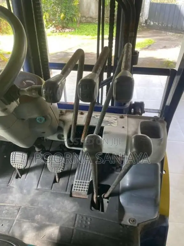 Komatsu Forklift 2015 Heavy-Duty (Used)
