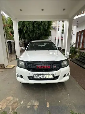 Toyota Hilux Champ 2011 Pickup (Used)