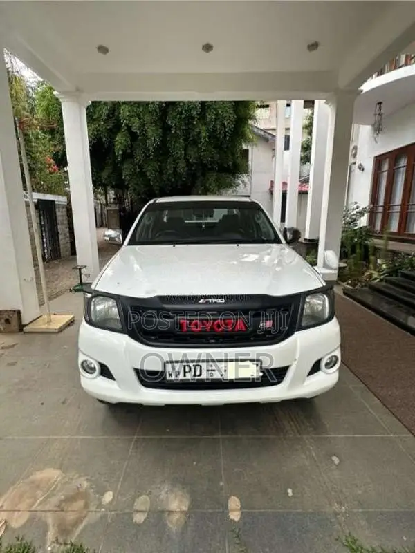 Toyota Hilux Champ 2011 Pickup (Used)