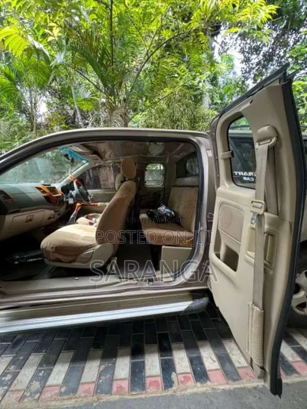 Toyota Hilux 2010 Pickup (Used)